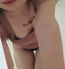 久青青国产综合视频在线观看,国产无遮挡吃胸膜奶免费看